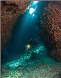 - adventure diving - St. John's Caves, St. John's (South ... by Reinhard Arndt 